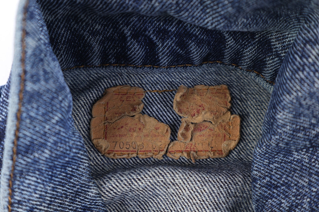 90's Levi's Dark Wash Denim Jacket product image 3