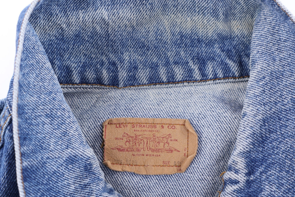 90's Levi's Dark Wash Denim Jacket product image 3